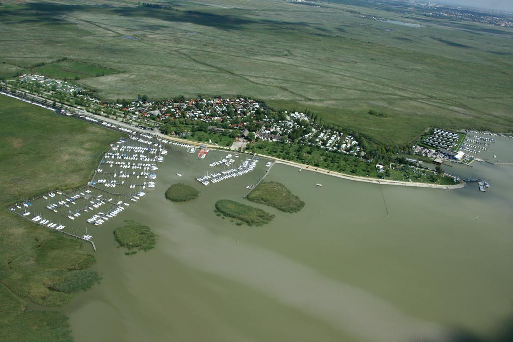 Gasthof-Pension Wein Fertőszéleskút Kültér fotó