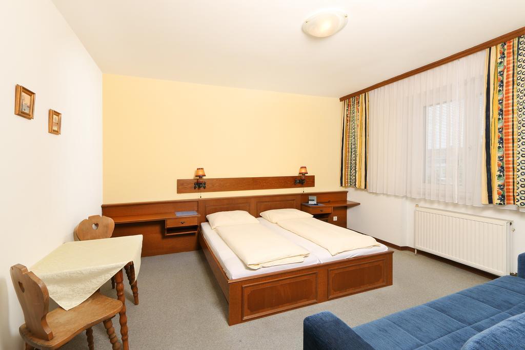 Gasthof-Pension Wein Fertőszéleskút Szoba fotó