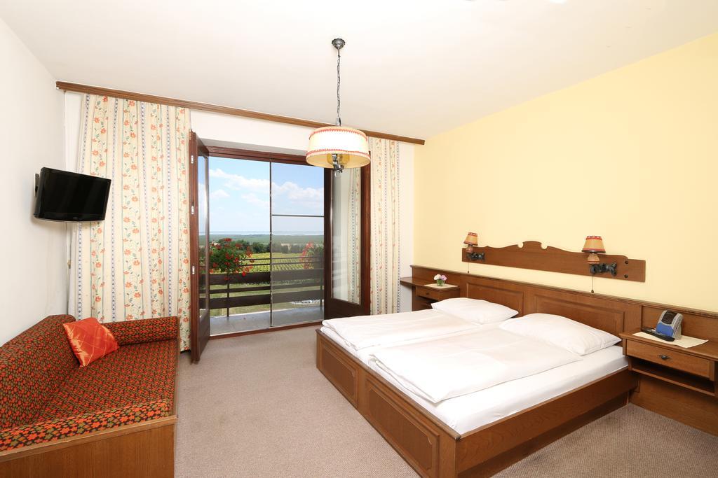Gasthof-Pension Wein Fertőszéleskút Szoba fotó
